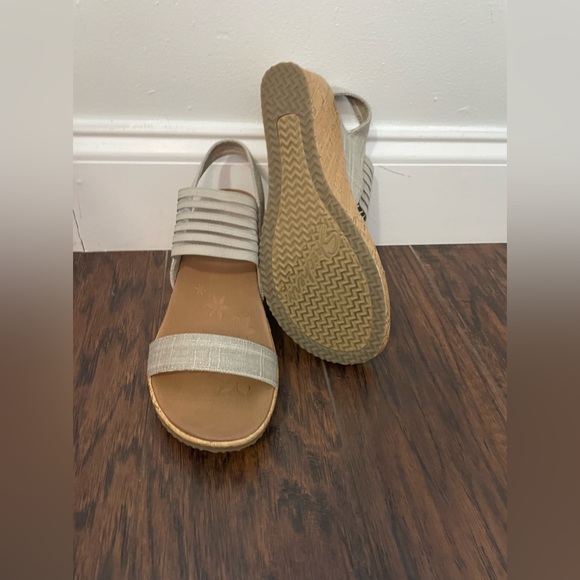 Skechers Beverley smitten kitten luxe foam wedge sandal women used like new - Picture 7 of 8